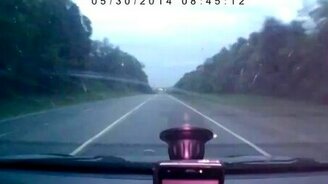 Удачно объехал лося - смотреть видео (0:27)