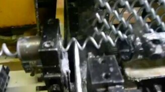 Как делается сетка-рабица - смотреть видео (5:06)