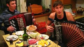 Посиделки с гармонью и баяном - смотреть видео (4:59)