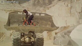 Каскадёр на велосипеде - смотреть видео (3:13)