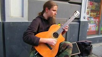 Удивительная игра на акустической гитаре - смотреть видео (5:26)