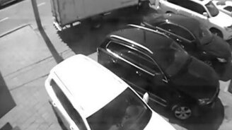 Попал под машину и дальше пошёл - смотреть видео (0:19)