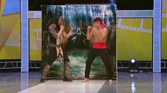 Парень учит девушку играть - смотреть видео (1:09)