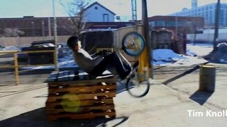 Паркур на велике - смотреть видео (1:02)