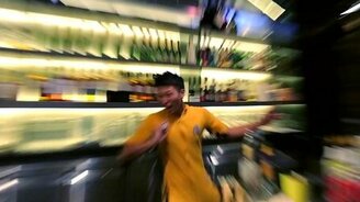 Бармен-трюкач - смотреть видео (3:41)