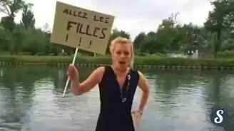 Провальный протест девушки - смотреть видео (0:17)