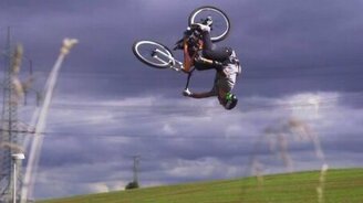 Экстрим на горных великах - смотреть видео (2:31)