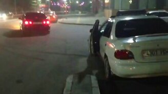 Как надо закрывать дверь у авто - смотреть видео (0:12)