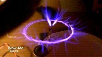 Реакции предметов на высокое напряжение - смотреть видео (3:13)