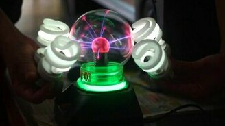 Плазменный шарик и лампочки - смотреть видео (1:31)