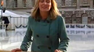 На льду не удержаться - смотреть видео (0:29)