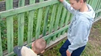 Хозяйственный мальчуган - смотреть видео (0:56)