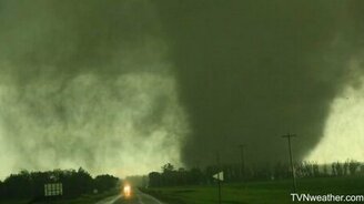 Очень мощный смерч - смотреть видео (3:13)