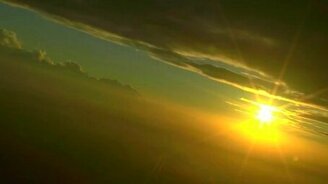 Рассекая облака в грозу... - смотреть видео (8:00)