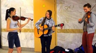 Музыка от девушек в метрополитене - смотреть видео (3:14)