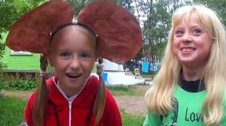 Две забавные хохотушки - смотреть видео (0:17)