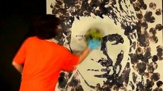 Портрет футболиста мячом - смотреть видео (1:35)