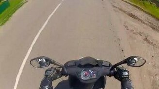 Скромная помощь мотоциклиста - смотреть видео (1:56)