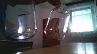 Забавный звук от двух стеклянных банок - смотреть видео (0:21)