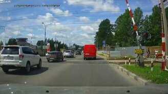 Самый лёгкий и маленький поезд из двух вагонов - смотреть видео (0:50)