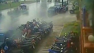 Полный страйк на дороге - смотреть видео (0:26)