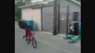 Чёткий велосипедный боец - смотреть видео (0:51)