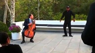 Уличный танец под виолончель - смотреть видео (3:46)