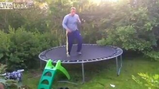 Показал, как надо прыгать - смотреть видео (0:54)