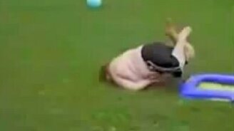 Толстяк и водяная дорожка - смотреть видео (0:19)