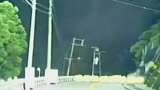 Оползень сносит дорогу - смотреть видео (1:13)