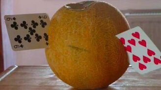 Чёткое метание игральных карт - смотреть видео (0:43)