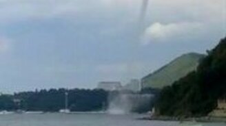 Высокий водяной смерч - смотреть видео (3:03)