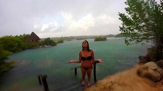 Почти сфоткались на фоне молнии - смотреть видео (0:31)