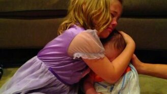 Не хочу, чтобы мой братик вырастал! - смотреть видео (0:56)