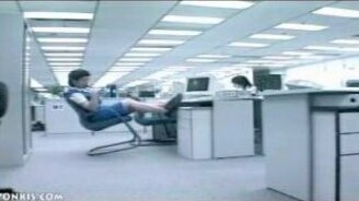 К чему приводит скучная работа - смотреть видео (0:20)