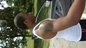 Негр слушает Владимирский централ - смотреть видео (2:43)