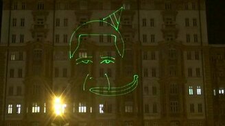 Поздравили Обаму с днём рождения - смотреть видео (1:29)