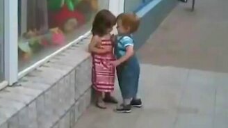 Не сломляемый мальчуган - смотреть видео (1:58)