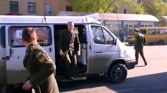 Компактные военные и маршрутка - смотреть видео (0:43)