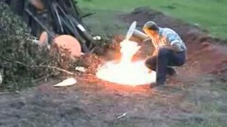 Слабоумие в обращении с огнём - смотреть видео (1:56)