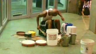 Увлечённый энергичный барабанщик - смотреть видео (3:53)