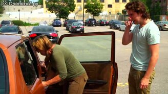 Сын дарит маме авто её мечты - смотреть видео (1:25)