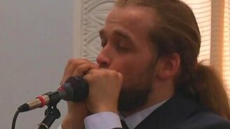 Виртуозная игра на губной гармошке - смотреть видео (2:10)