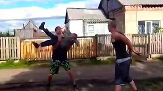 Лучшая игра в горячую картошку - смотреть видео (0:32)