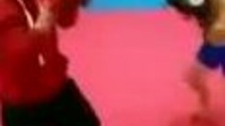 Маленький чертёнок на ринге - смотреть видео (0:31)