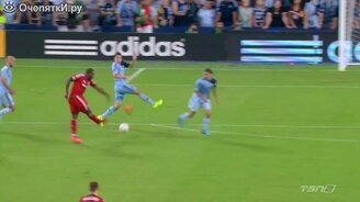 Гол ботинком - смотреть видео (0:17)