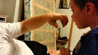 Папа отрывает сыну ушко и нос - смотреть видео (1:10)