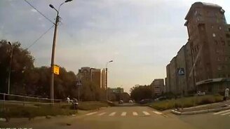 Культурный голубь-пешеход - смотреть видео (0:18)