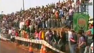 Обвалилась трибуна - смотреть видео (0:16)