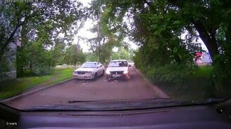 Женское поведение за рулём - смотреть видео (1:12)